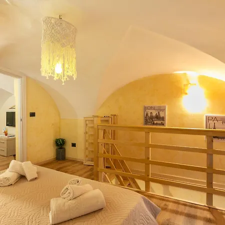 Greta House كاتانيا
